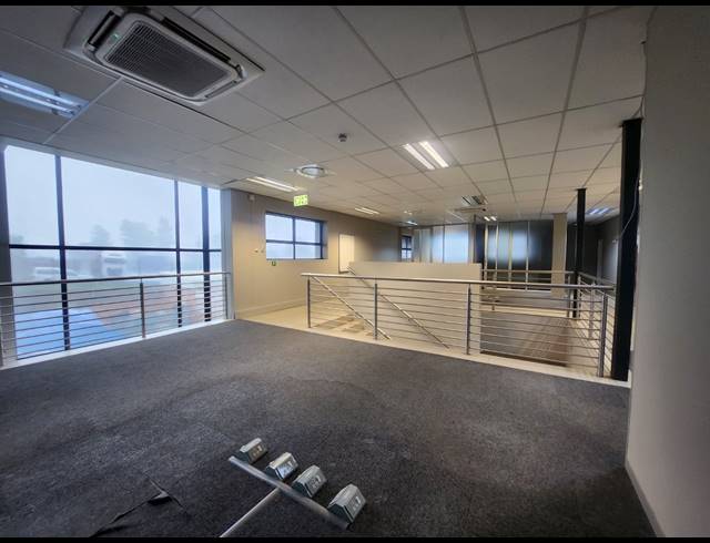 8,470M² WAREHOUSE TO LET IN LINBRO PARK